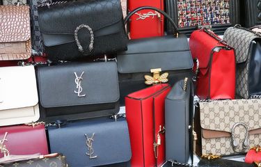 China Hancurkan 3.000 Ton Barang Palsu, Ada Nike dan Louis Vuitton KW