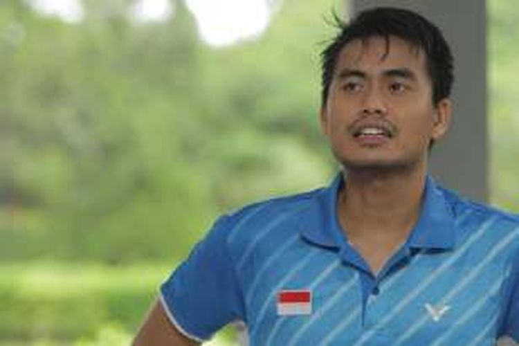 Pemain ganda campuran Indonesia, Tontowi Ahmad, berpose di kawasan pelatnas bulu tangkis nasional di Cipayung, Jumat (26/2/2016).