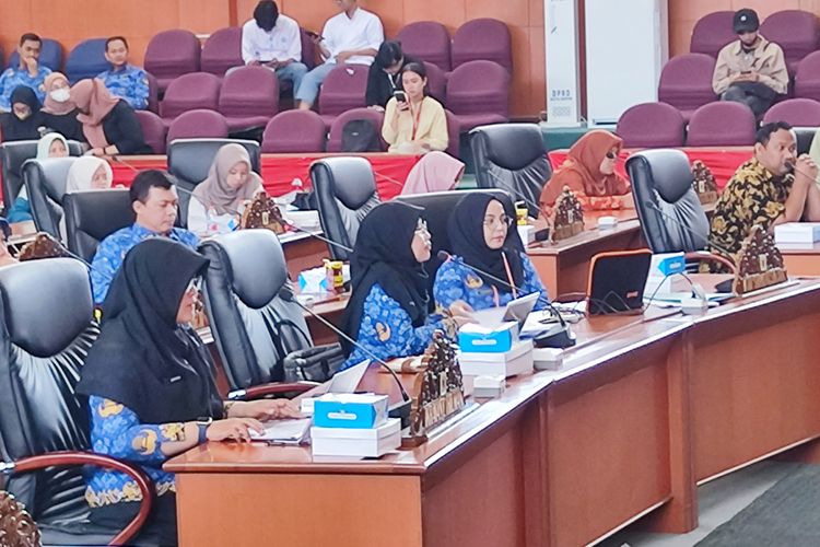 Komisi D Dewan Perwakilan Rakyat Daerah (DPRD) Depok memanggil semua pihak terkait pelaksanaan program Pemberian Makanan Tambahan (PMT) untuk mengatasi stunting pada Jumat (17/11/2023) pagi.
