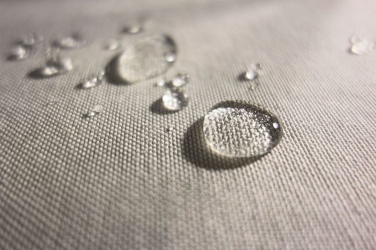 Produk tekstil tahan air disebut mengandung zat kimia berbahaya.
