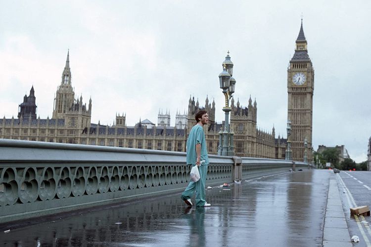 Cillian Murphy dalam salah satu potongan adegan paling ikonik di film 28 Days Later (2002).