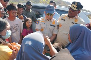 Momen Mendagri Disetop Ibu-ibu Nagekeo Korban Gempa NTT