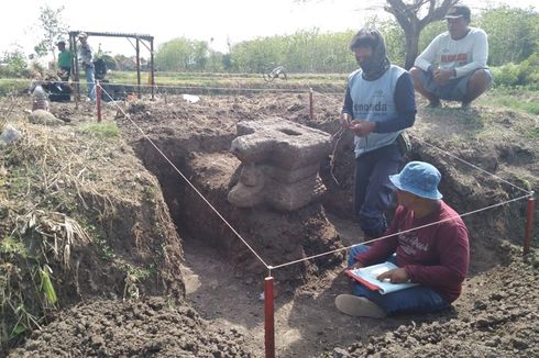 Sebuah Yoni Ditemukan di Candi Peninggalan Majapahit