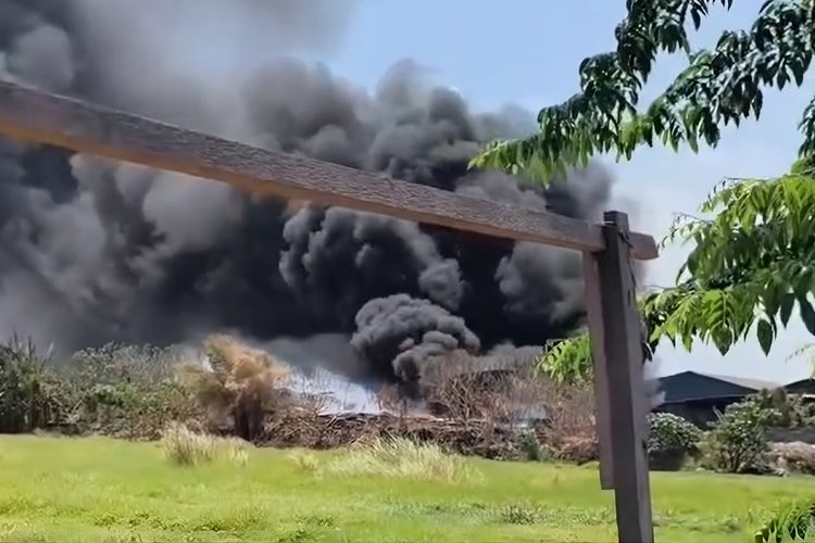 Gudang Sampah TPA Barengkrajan Sidoarjo Terbakar, Asap Pekat Ganggu Warga