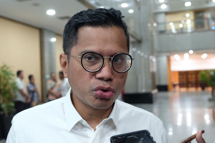 Direktur Utama PT Garuda Indonesia, Pahala N Mansury Ketika Ditemui di kantor Kementerian Perhubungan, Jakarta, Minggu (11/6/2017).