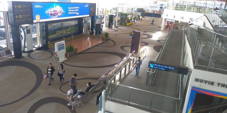 Ilustrasi Bandara Kualanamu - Suasana di Bandara Internasional Kualanamu pada Rabu (9/3/2022) siang. Belum ada kenaikan jumlah penumpang panca pemberlakuan aturan perjalanan tanpa PCR dan antigen bagi penumpang yang sudah vaksin lengkap.