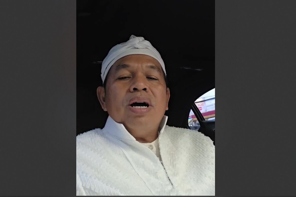 Gubernur Jawa Barat Dedi Mulyadi dalam perjalanan menuju Garut pasca-tewasnya tiga orang dalam acara syukuran pernikahan putranya, Mualana Akbar Habibie dengan Wakil Bupati Garut Putri Karlina, Jumat (18/7/2025).