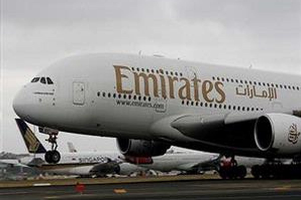 Maskapai penerbangan Emirates akan menjadi sponsor kaus AC Milan mulai Juli 2010.