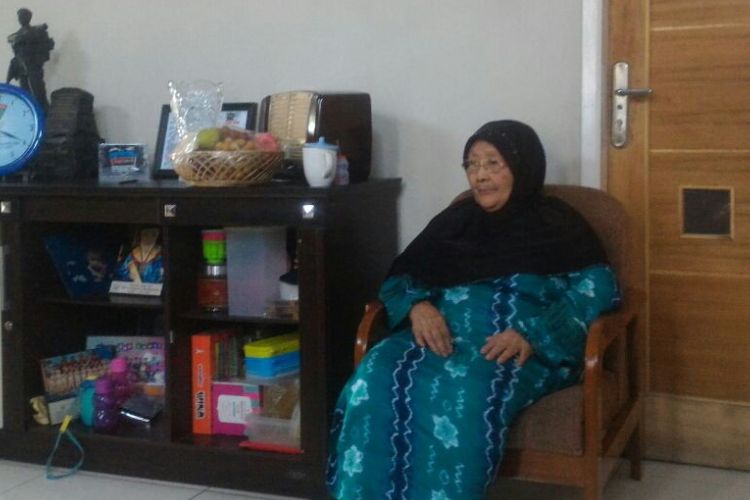 Siti Rokayah (85) alias Amih ibu yang digugat anak Rp 1,8 miliar saat berada di rumah anak bungsunya Leni di Muara Sanding, Kabupaten Garut, Kamis (30/3/2017).
