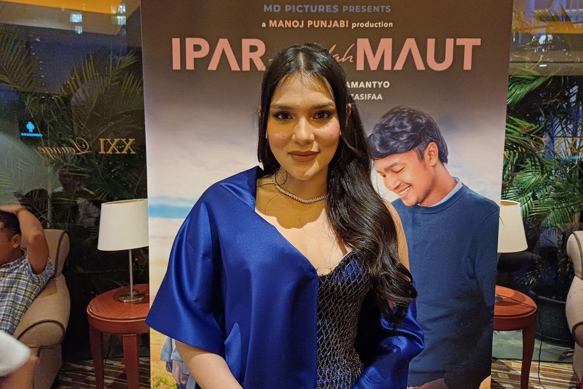 Davina Karamoy saat menghadiri gala premiere film Ipar Adalah Maut di XXI Epicentrum, Jakarta Selatan, Senin (10/6/2024).