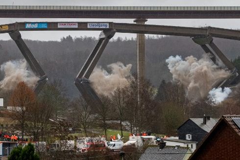 Detik-detik Hancurnya Jembatan Jerman Setinggi 70 Meter dengan 120 Kg Bahan Peledak 