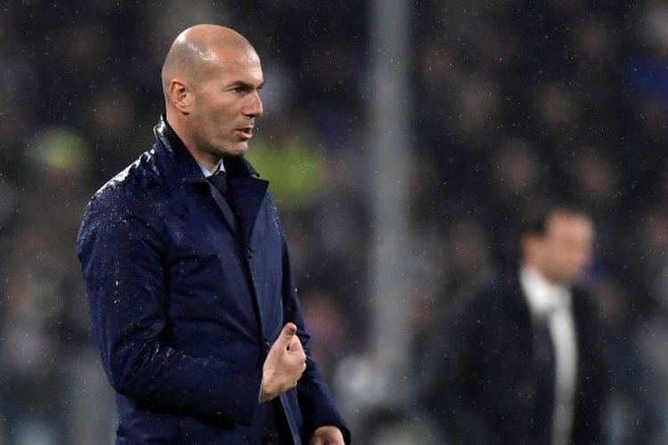 Ekspresi pelatih Real Madrid, Zinedine Zidane, dalam laga leg pertama perempat final Liga Champions kontra Juventus di Stadion Allianz, Turin, Italia pada 3 April 2018.
