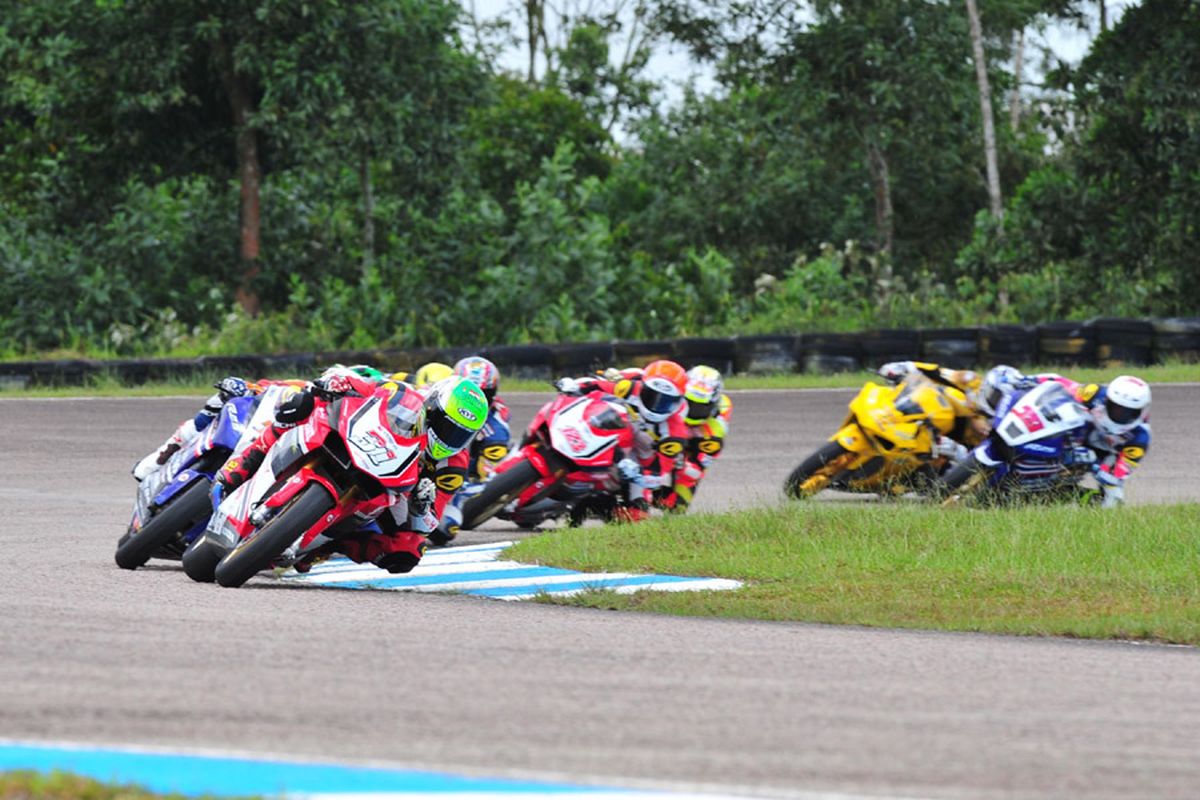 Pebalap Astra Honda Racing Team siap menyajikan balapan seru sebagai tuan rumah Asia Road Racing Championship di Sentul, Bogor, 12-13 Agustus 2017 mendatang.