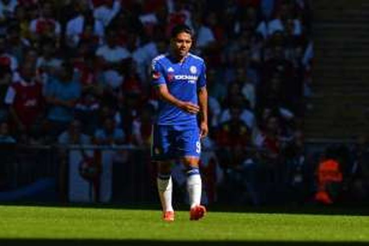 Radamel Falcao berjalan di Stadion Wembley saat Arsenal melawan Chelsea pada Community Shield, 2 Agustus 2015.