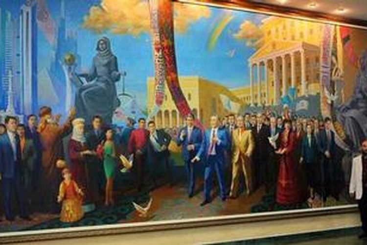 Pelukis Kazakhstan, Amanat Nazarkul, berdiri di samping hasil karyanya yang dia klaim sebagai lukisan terbesar di seluruh negara bekas Uni Soviet.