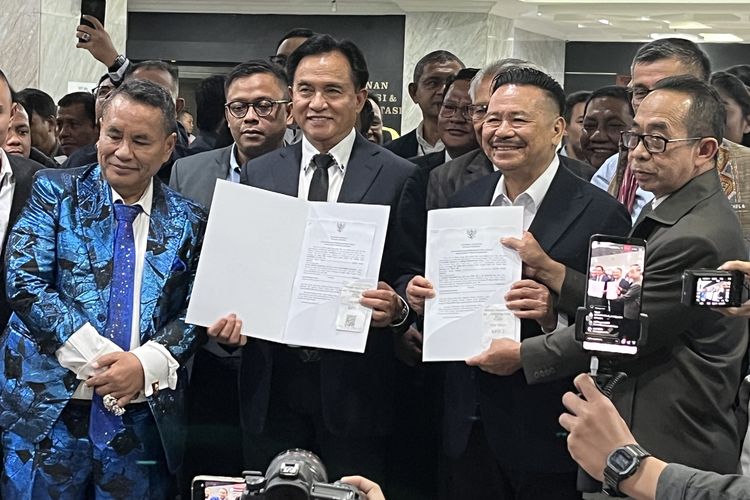 Mahkamah Konstitusi (MK) menerima permohonan Tim Pembela Prabowo-Gibran untuk menjadi pihak terkait gugatan sengketa pemilihan presiden (Pilpres) 2024 yang diajukan pasangan calon presiden dan calon wakil presiden (capres-cawapres) Anies Baswedan-Muhaimin Iskandar dan Ganjar Pranowo-Mahfud MD. Tim ini diisi oleh advokat ternama seperti Yusril Ihza Mahendra, Otto Hasibuan, Hinca Pandjaitan, Hotman Paris, dan OC Kaligis.