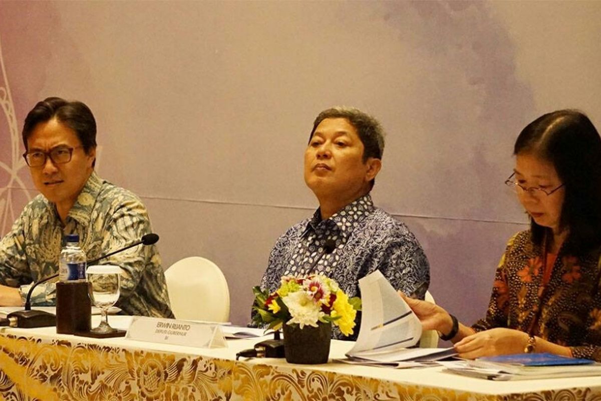 Dari kiri ke kanan, Kepala Eksekutif LPS Fauzi Ichsan, Deputi Gubernur BI Erwin Rijanto dan Kepala Departemen Makroprudensial BI Filianingsing Hendarta, di Bali Kamis (4/5/2017)