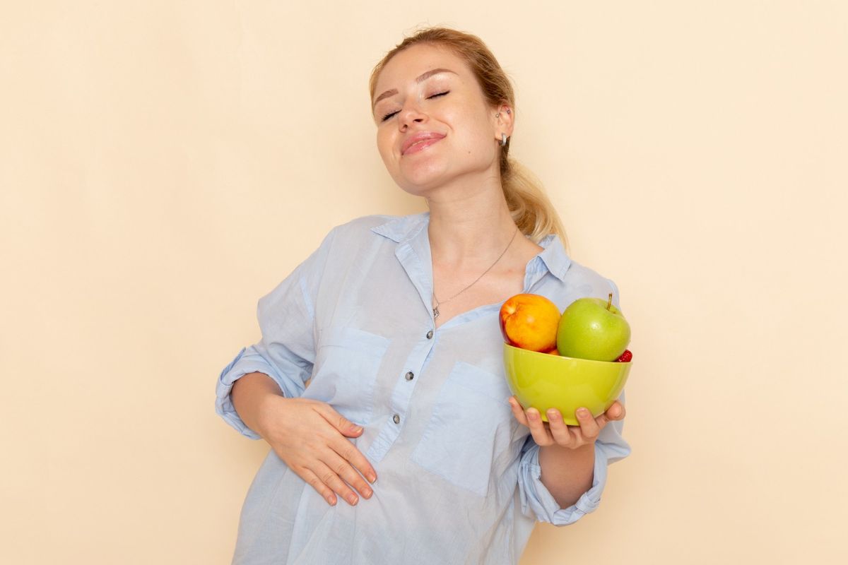 Ilustrasi makan buah menyebabkan perut kembung