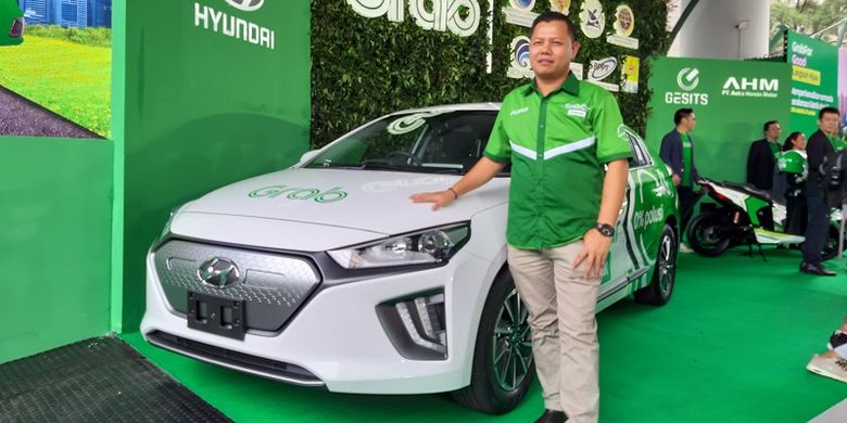 Salah seorang Mitra Grab yaitu Haris Effendy (35) memberikan tanggapannya perihal langkah Grab Indonesia yang melakukan uji coba kendaraan listrik pada Januari 2020 mendatang.