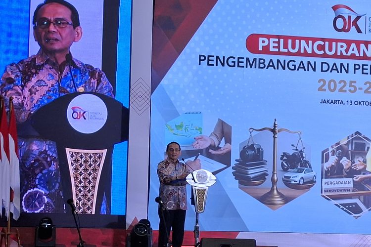 Kepala Eksekutif Pengawas Lembaga Pembiayaan, Perusahaan Modal Ventura, Lembaga Keuangan Mikro, dan Lembaga Jasa Keuangan Lainnya OJK (PVML), Agusman di Jakarta pada Senin (13/10/2025).