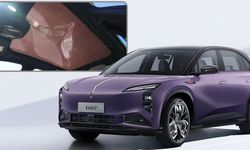 Hongqi Bikin Mobil dengan Sunroof Tenaga Surya