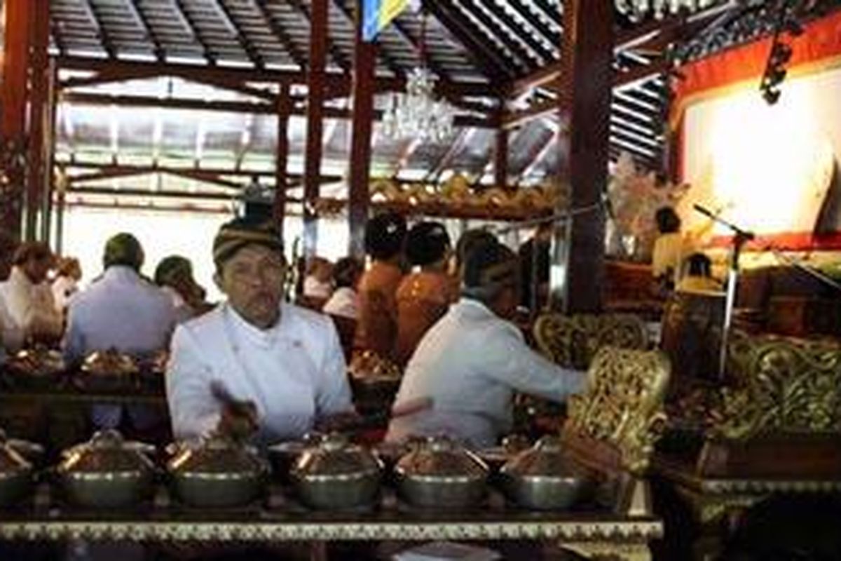 Pertunjukan wayang di Taman Mini Indonesia Indah (TMII), Jaktim, Minggu (6/3/2011).