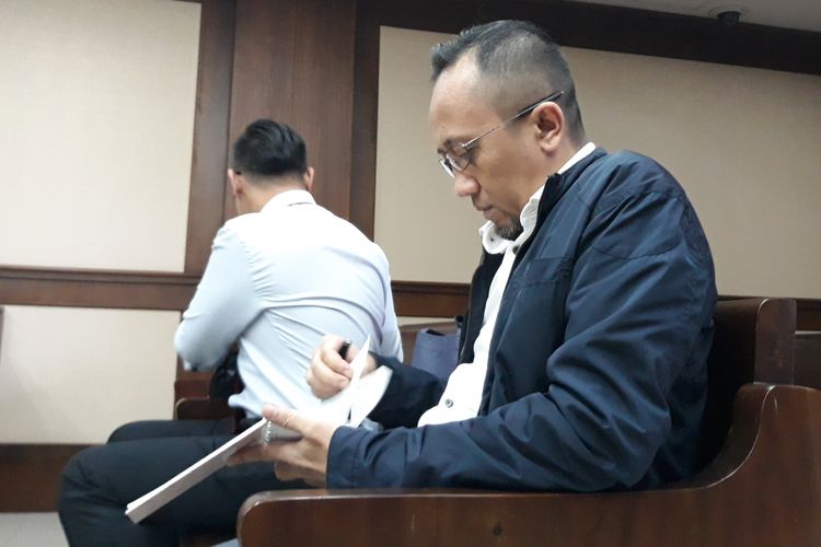 General Manager PT Jasa Marga Persero cabang Purbaleunyi, Setia Budi, menjalani sidang pembacaan tuntutan di Pengadilan Tipikor Jakarta, Selasa (13/2/2018).