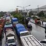Genangan Air Sebabkan Kemacetan Panjang di Kaligawe Semarang