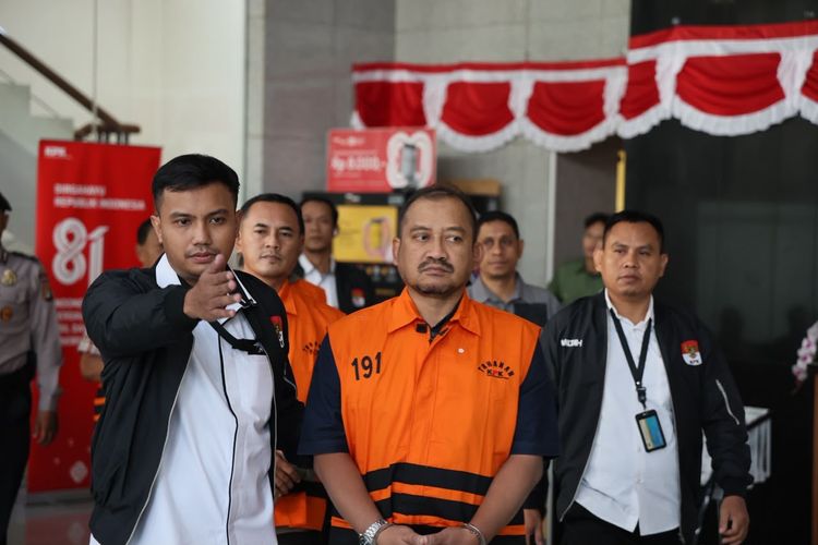 Bupati Pemalang Anom Widiyantoro dan Staf KPK Jadi Tersangka Pemerasan
