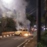 Mobil VW Terbakar di Perempatan Ragunan