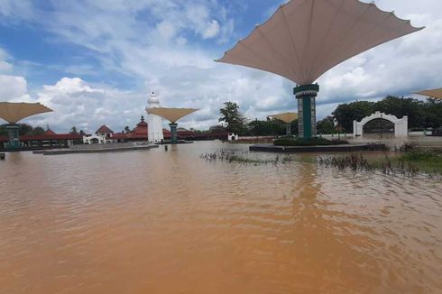 Masjid Banten Lama Kebanjiran, Warga Mengungsi ke Keraton Surosowan