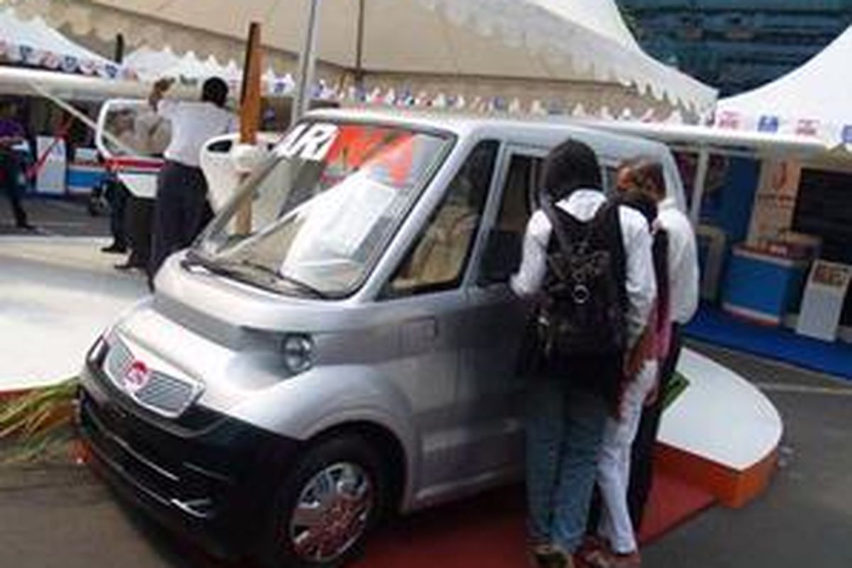 Mobil kecil  denga harga terjangkau masih jadi impian mayoritas masyarakat Indonesia. Sayang, realisasinya tak kunjung datang.