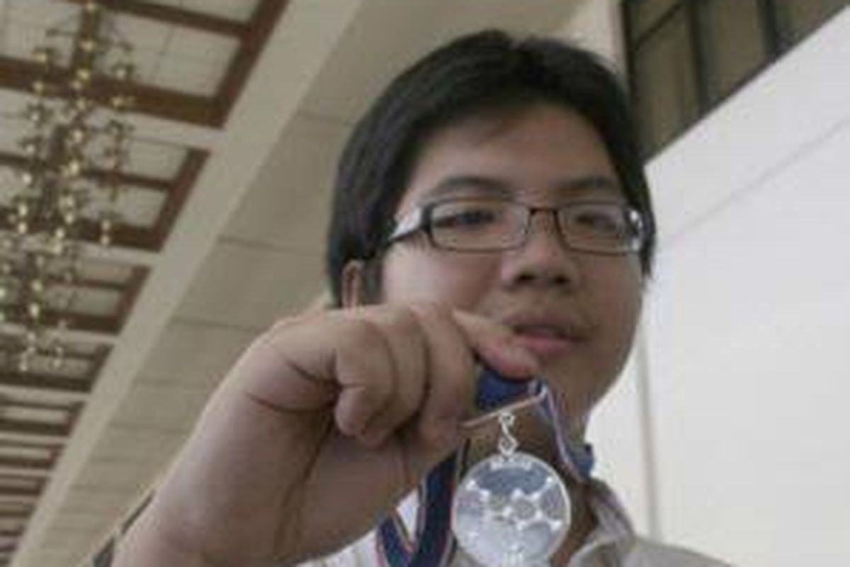 V Jeremy Suhardi, pelajar Jawa Timur yang memperoleh medali perak dalam Olimpiade Kimia Internasioal di Hungaria.