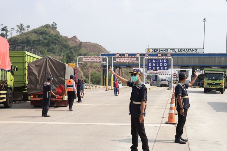 Razia truk ODOL yang dilakukan di Jalan Tol Lampung, Jumat (26/9/2025).