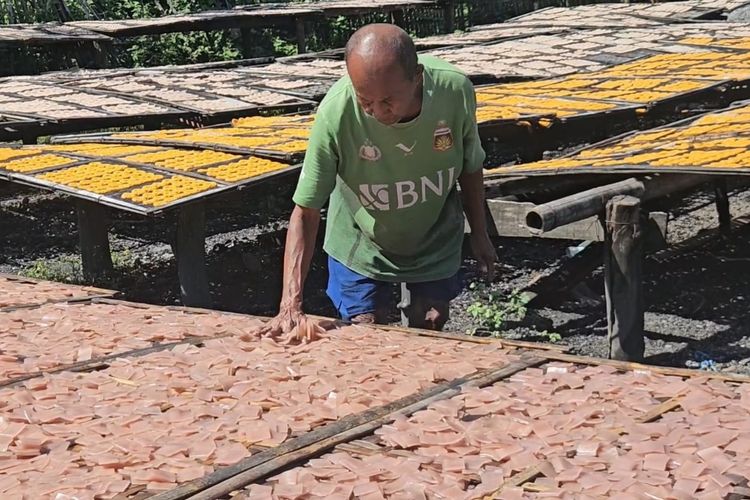 Harga Minyak Goreng dan Plastik Naik, UMKM Kerupuk di Madiun Menjerit