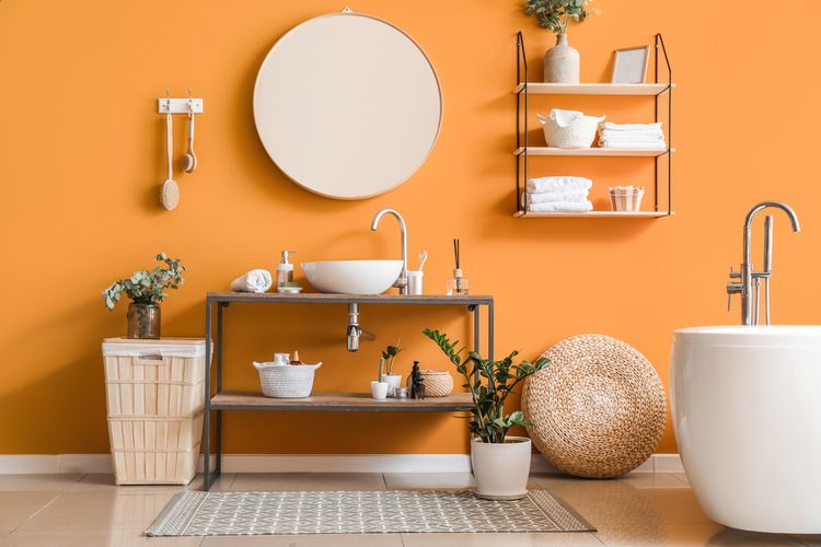 Ilustrasi kamar mandi warna oranye. 