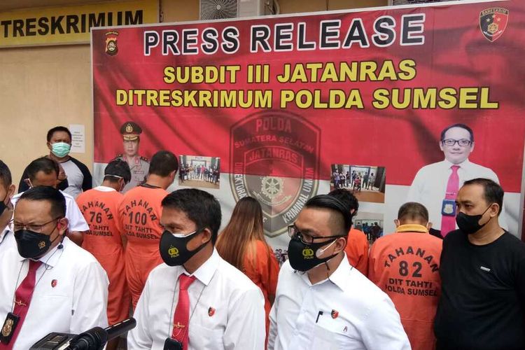 Direktorat Reserse Kriminal Umum (Ditreskrimum) Polda Sumatera Selatan saat konferensi pers kasus judi togel dengan 6 orang tersangka, Selasa (26/10/2021).