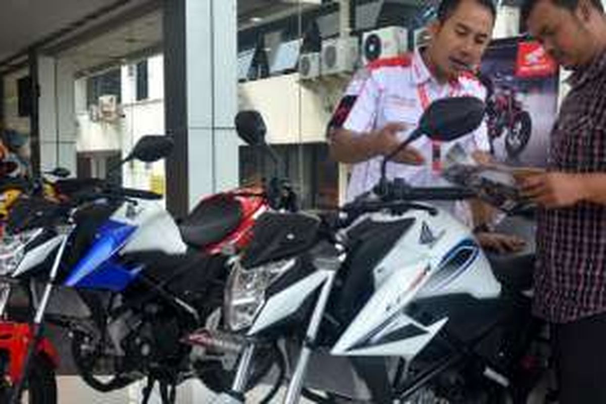 Honda CB150R Streetfire melonjak di atas 50 persen dalam hal penjualan, membuat Honda menguasai segmen sport nasional April 2016.