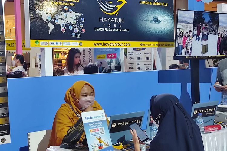 Booth Hayatun Tour saat event ASTINDO Travel Fair 3-6 Maret 2022 di Main Atrium Mal PIK Avenue, Jakarta Utara