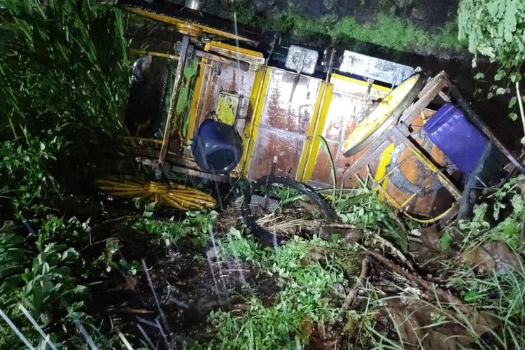 Andong Ditabrak Sepeda Motor Sampai Masuk Sungai di Bantul