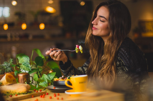 5 Tips Mindful Eating Selama Liburan agar Berat Badan Tak Bertambah