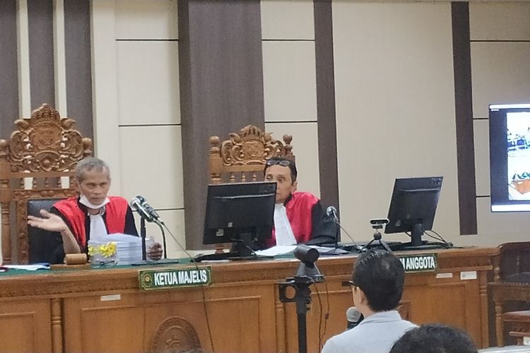 Direktur PT Istana Putra Agung Dion Renato Sugiarto divonis hukuman 3 tahun penjara di Pengadilan Tipikor Semarang, Jawa Tengah 