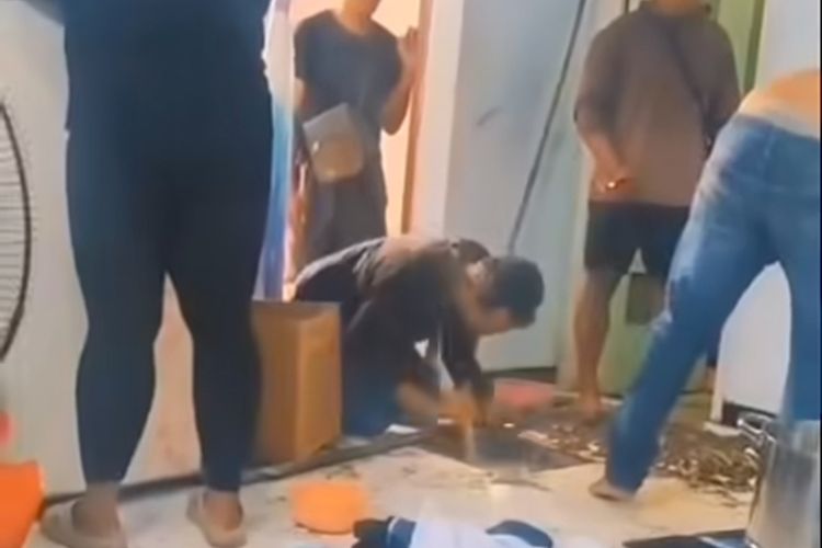 Sejoli Pengedar Narkoba Buang Sabu ke Kloset, Polisi Panggil Tukang Sedot WC