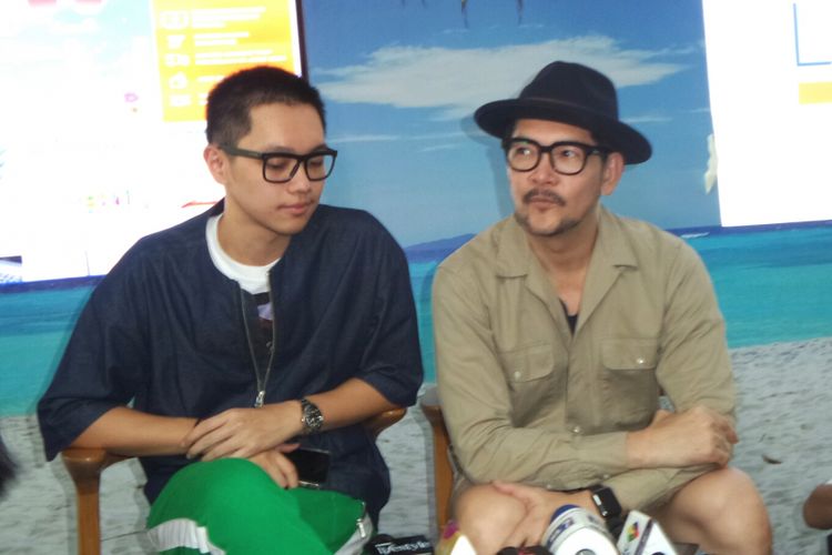 Artis peran Brandon Salim dan Ferry Salim dalam peluncuran Koleksi Taobao, Lazada di kawasan Kemang, Jakarta Selatan, belum lama ini.