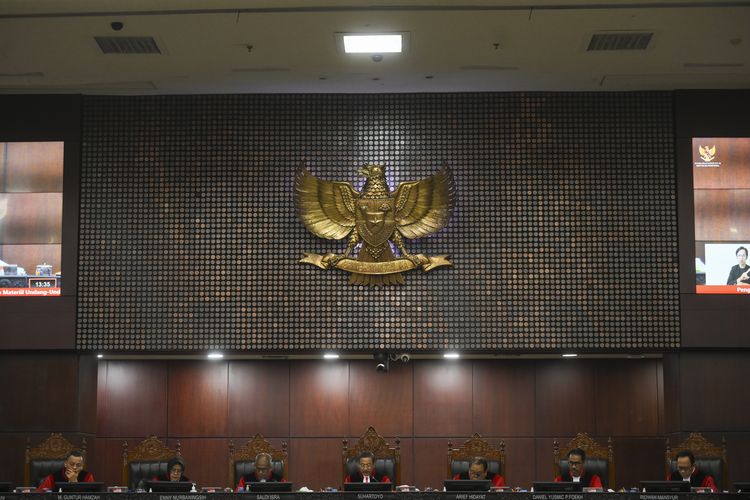 Atur Ulang Hak Keuangan MK dan Pejabat Negara