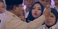 Aksi Prabowo Bawa Ayam Goreng MBG, Sebut jika 1 Ekor Dipotong Jadi 14, Berarti Dosa