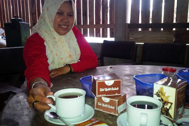 Laili Musyarofah (37), pemilik Warung Kebun Salak, di Jl Srikandi, Grogol, Salatiga, Jawa Tengah.