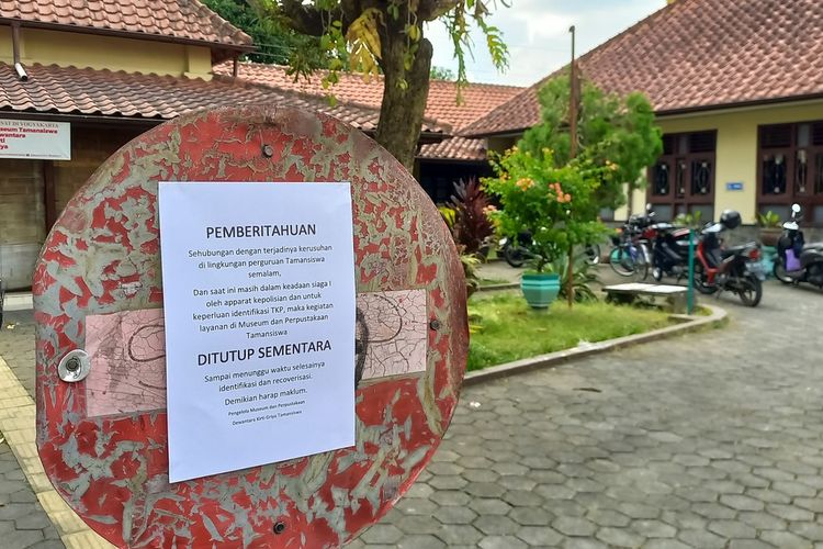 Pintu Museum Tamansiswa rusak, dan kursi Ki Hadjar Dewantara yang Diinjak-injak masa