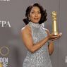 Angela Bassett Persembahkan Piala Golden Globe Awards 2023 untuk Chadwick Boseman