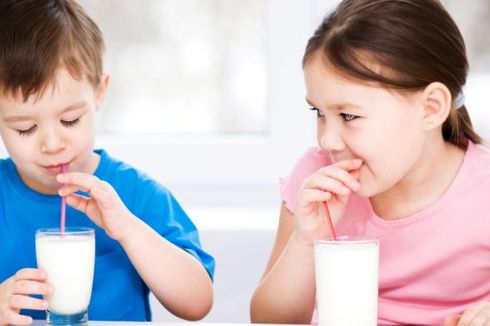 Anak Usia 7 Tahun Mulai Tak Tertarik Minum Susu